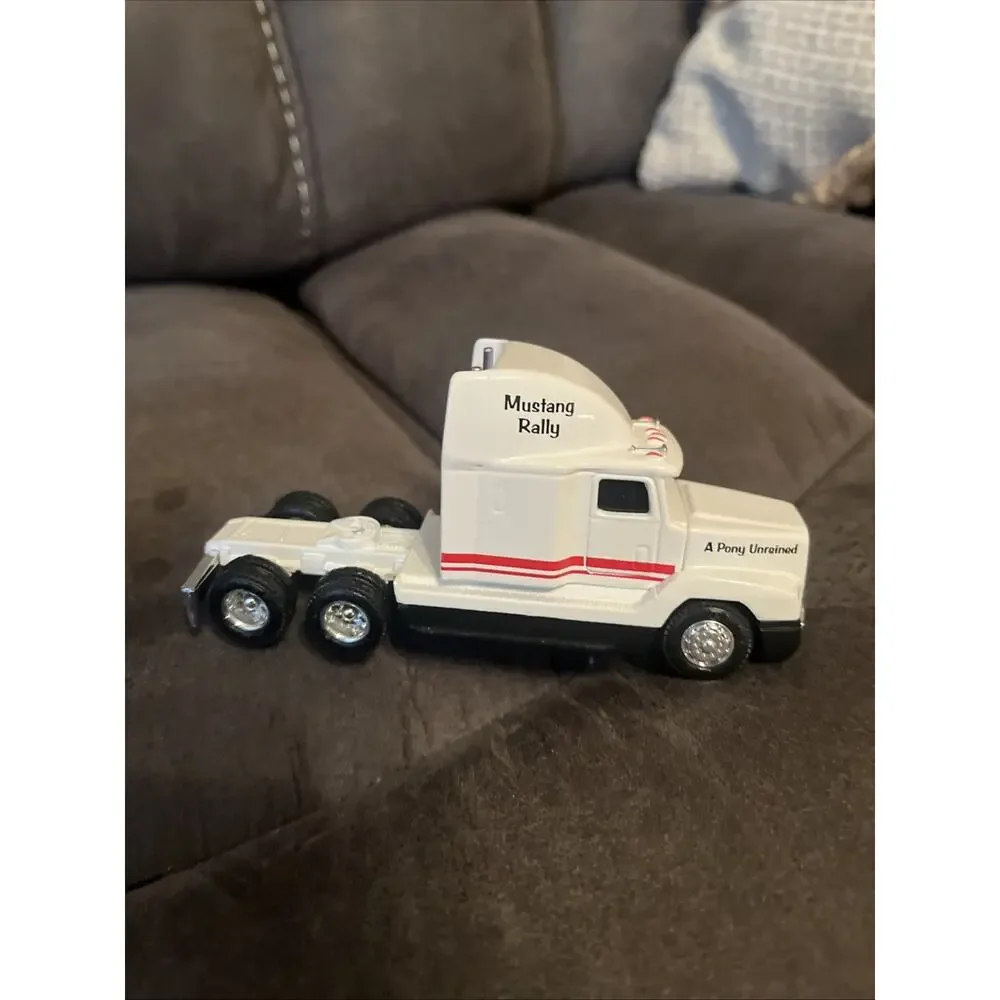 ERTL COLLECTIBLES 1964-1/2 Ford Mustang 1:64 FREIGHTLINER TRACTOR TRAILER TRUCK